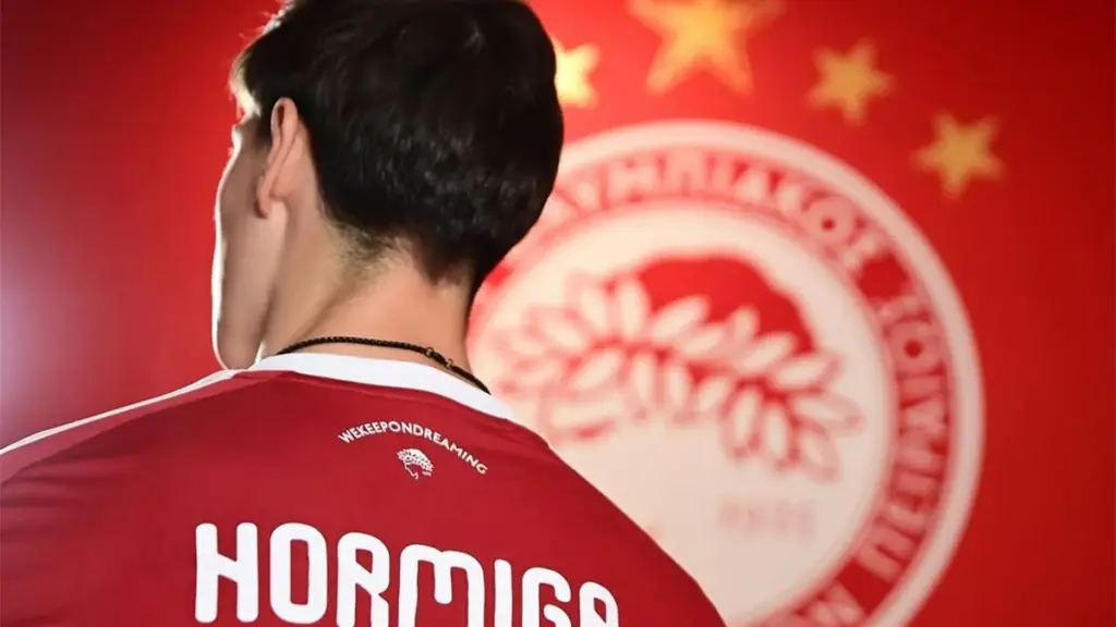 Mendilibar, destituido en el Olympiacos, del que se va como ídolo
