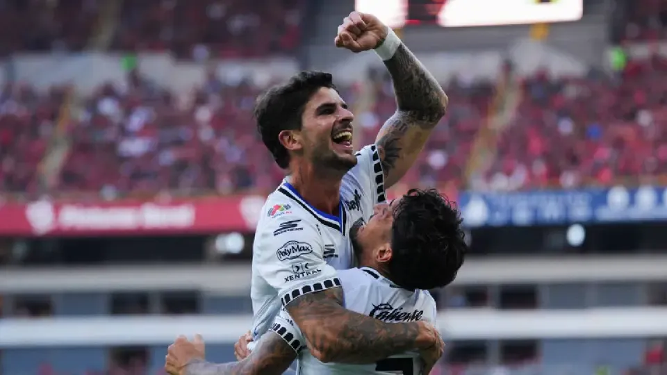 Santiago Homenchenko con Querétaro | IMAGO7